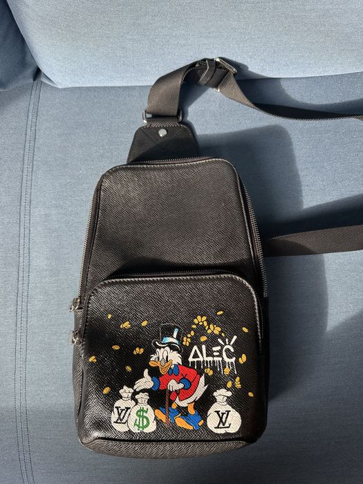 LOUIS VUITTON Avenue sling Waist bum