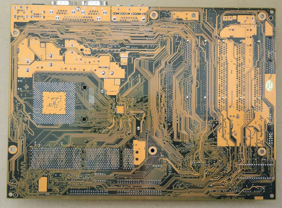 DFI AK75-EC Via Apollo KT133A Socket 462/A Testat