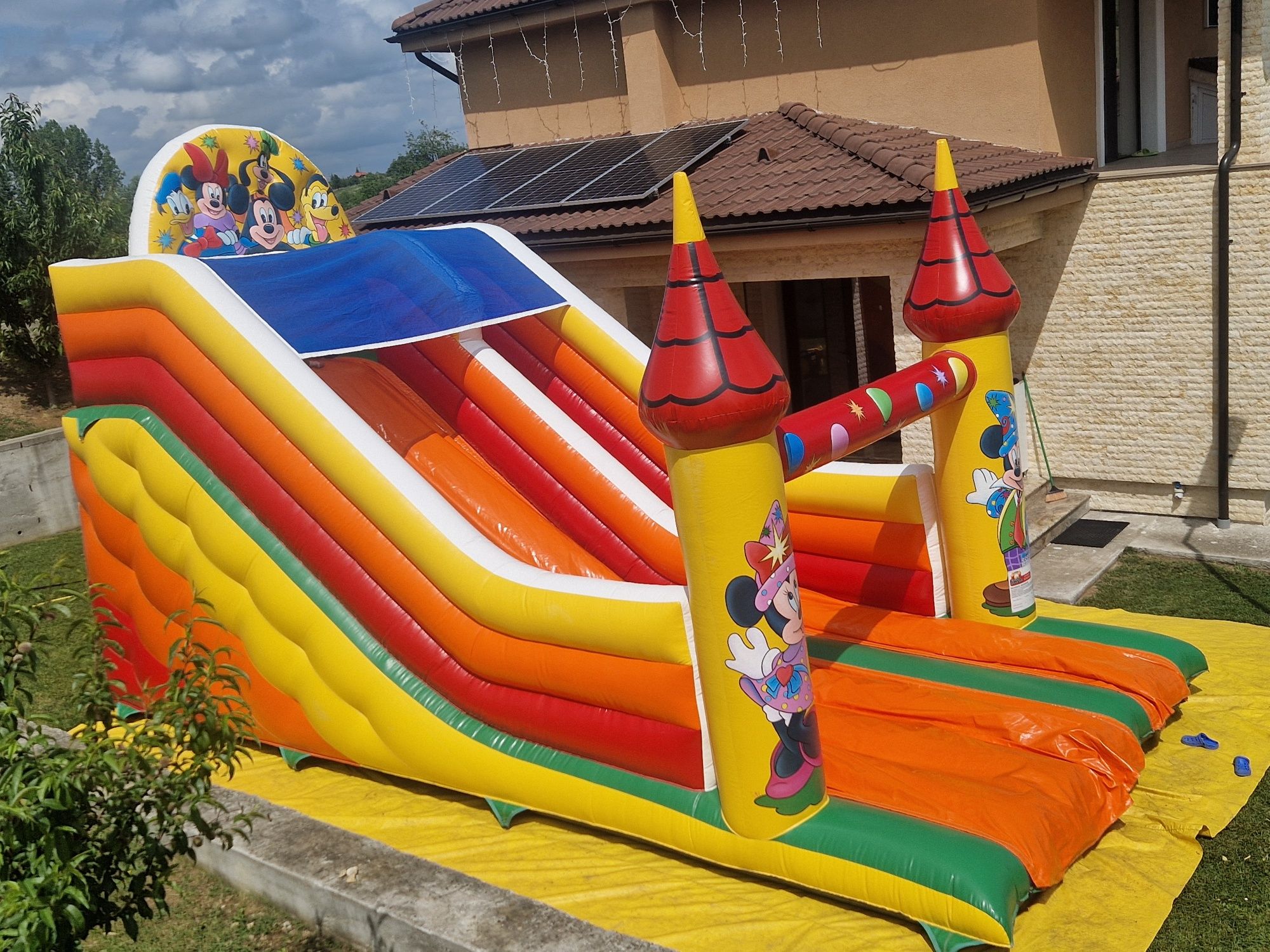 Tobogan gonflabil de închiriat