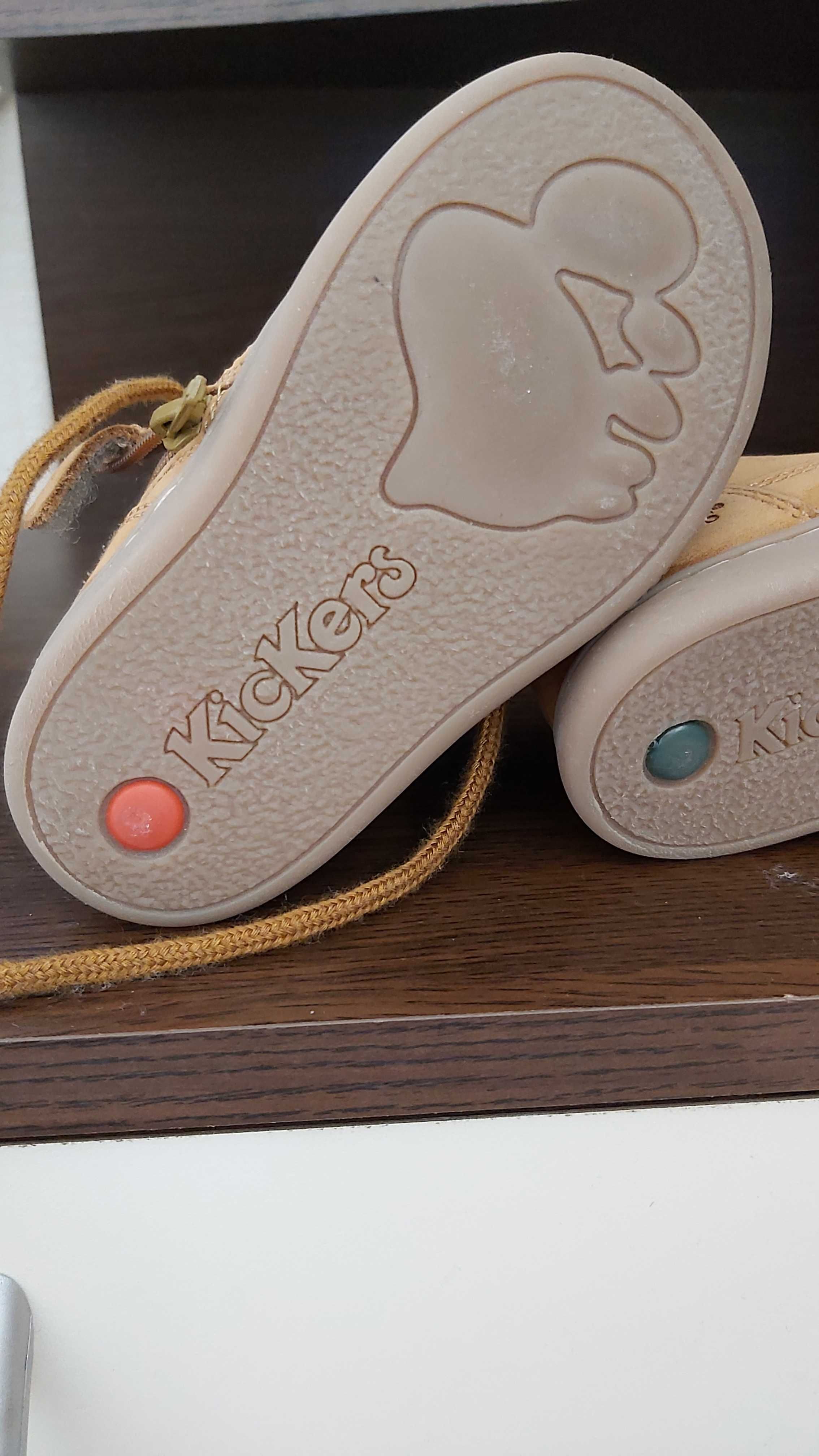 Бебешки обувки KicKers