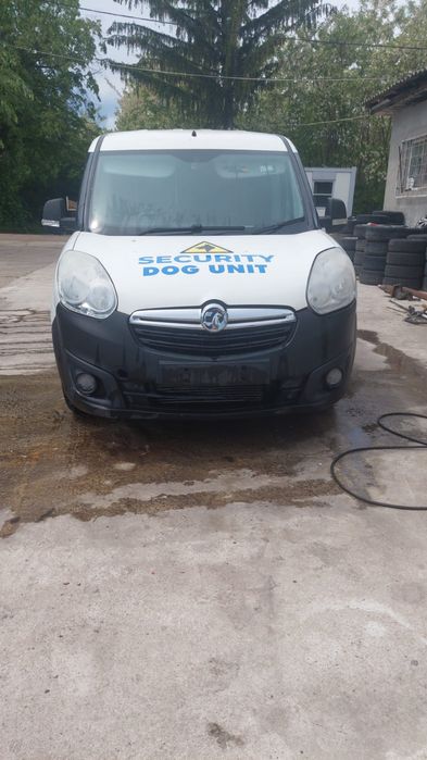 Dezmembrez Opel Combo 1.3 cdti euro 5 2013