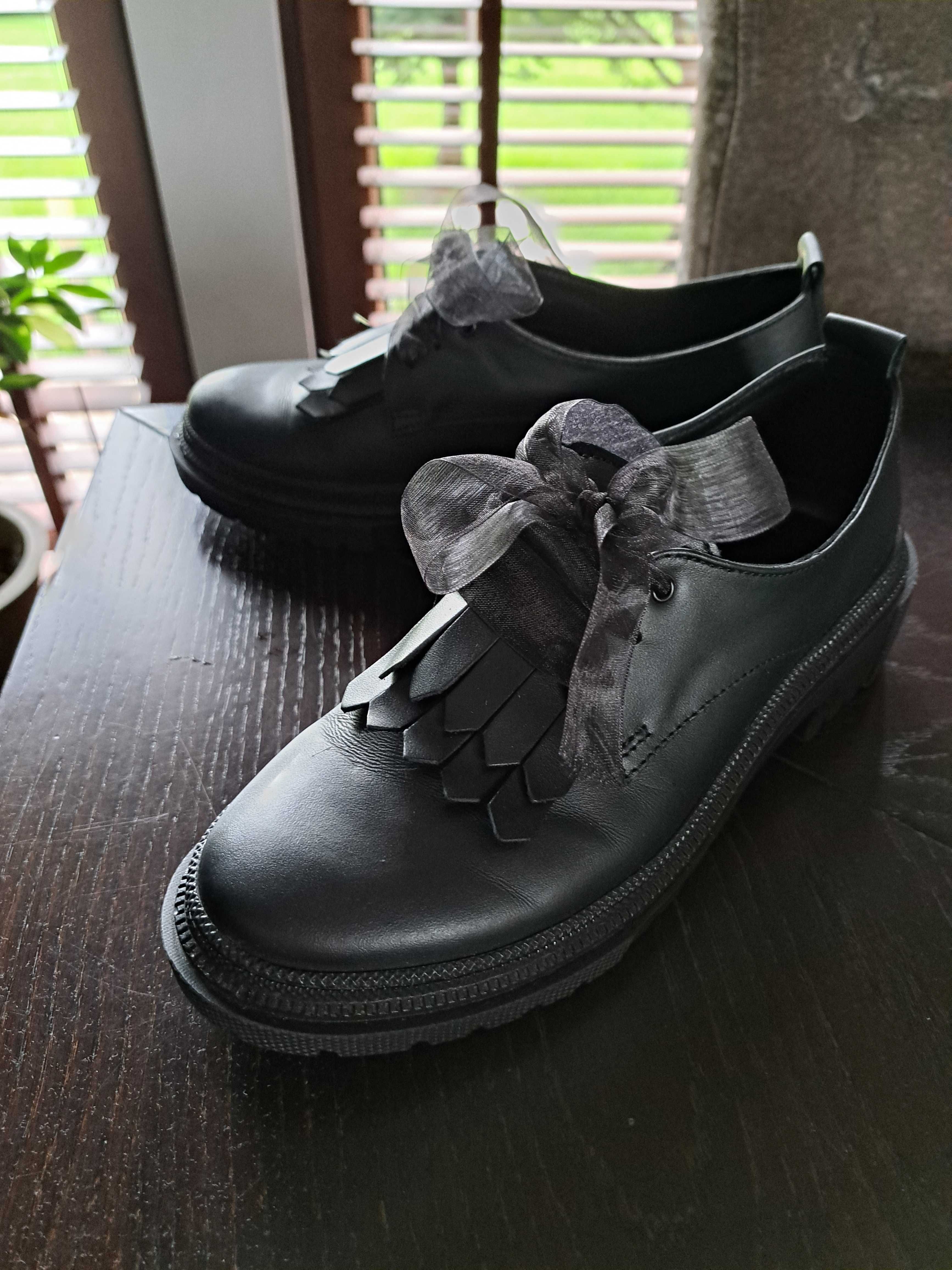 Дамски кожени мокасини