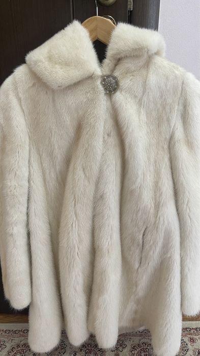 Белая норковая шуба