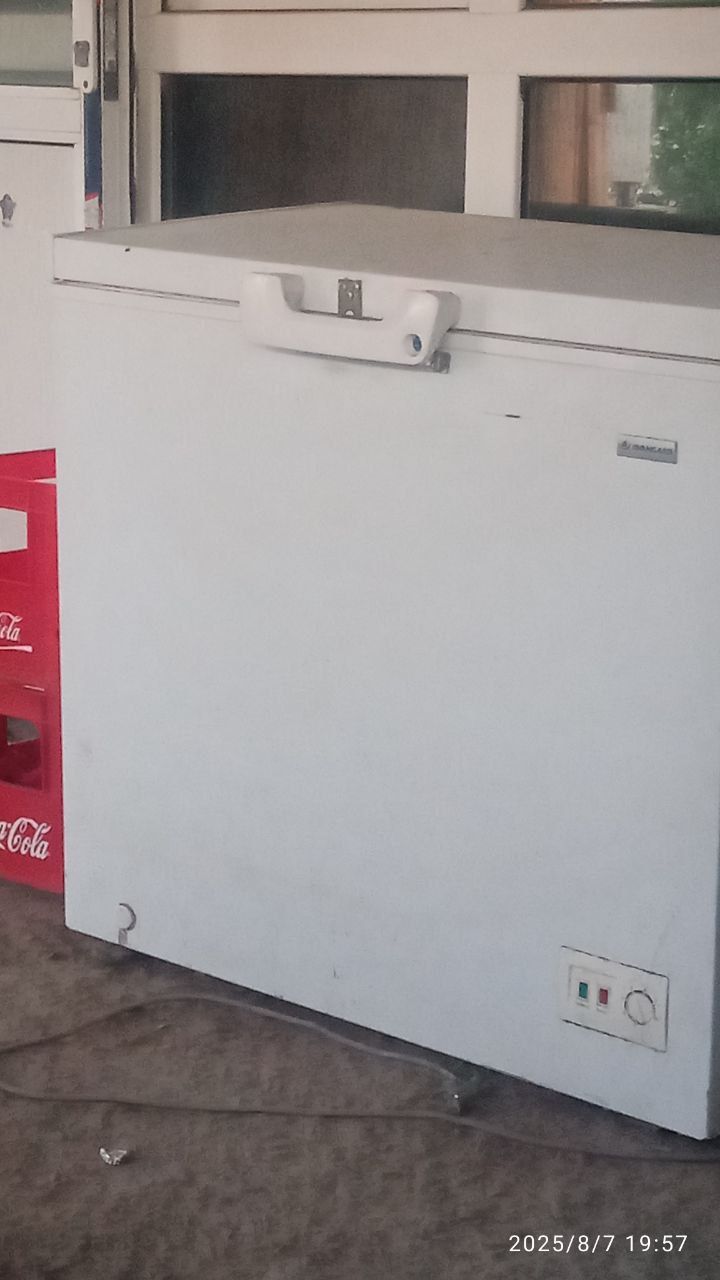 Muzlatgich Yangi holatda