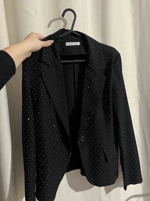 Дамско черно сако с камъни