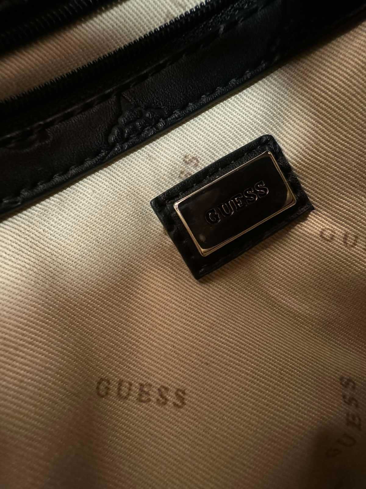 Дамска чанта Guess