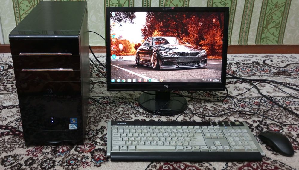 Katta ekranli kompyuter, holati alo