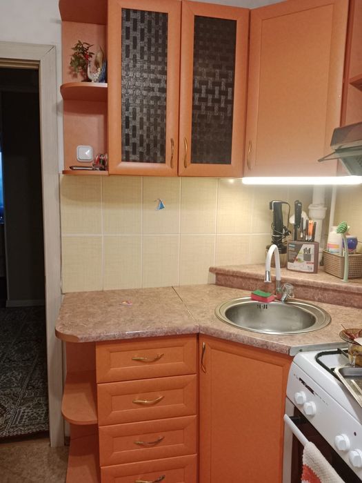 Продам кухонный гарнитур в хорошем состояний