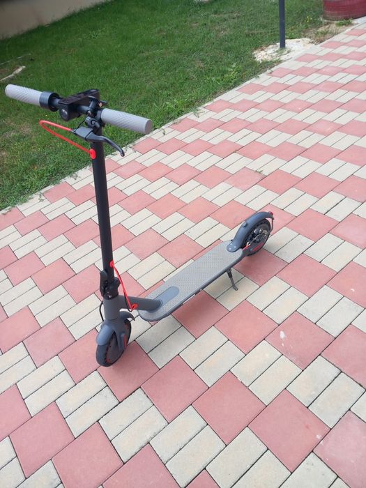 Vând trotineta electrica