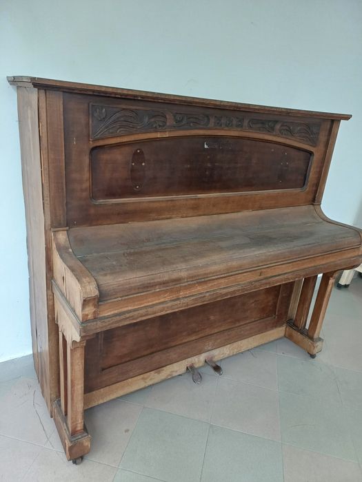 Старо американско пиано "Beethoven"