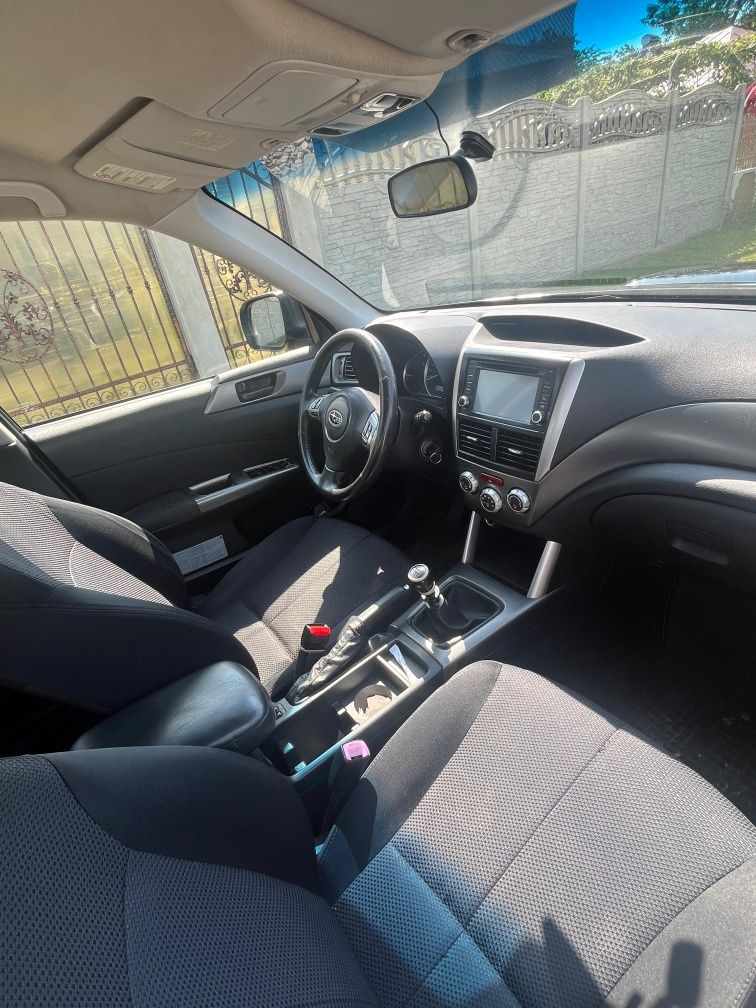 "Subaru Forester"