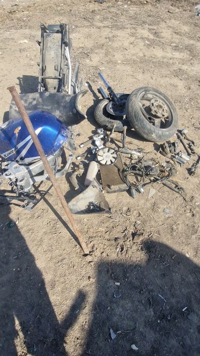 Vând piese Kawasaki zzr 600