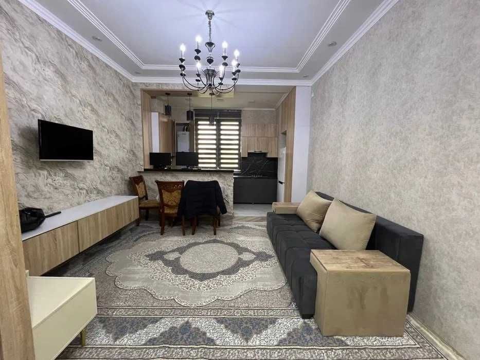 Срочно сдам 2- комнаты 4/7   Юнусабадский  7 квартал  838*