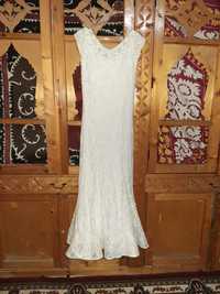 Белое платье 42размер