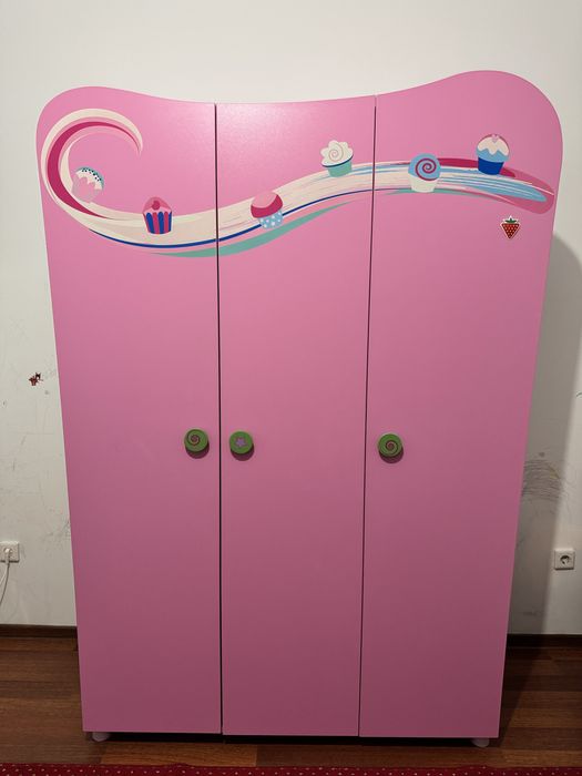 Шкаф и кровати детские
