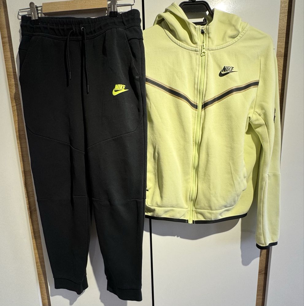 Nike tech L 147-158 cm.