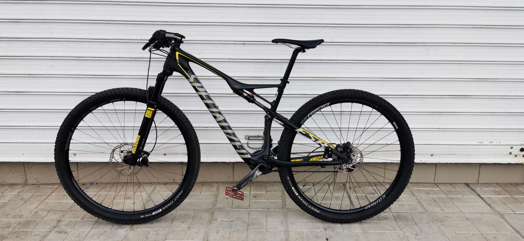 Карбонов велосипед 29 цола Specialized колело