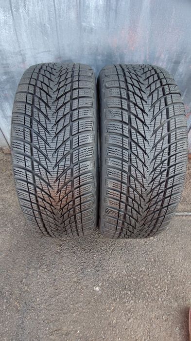 2бр. зимни 215/45/18 GoodYear Ultra Grip Performance 3
dot23
7.2mm
вно