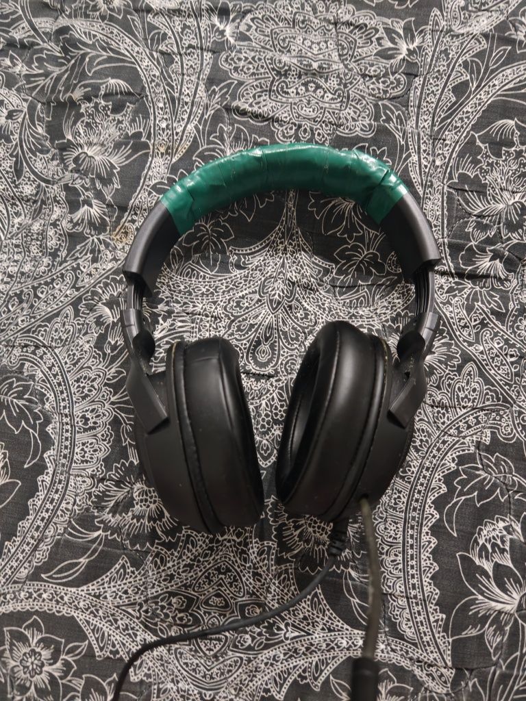 Продам наушники Razer
