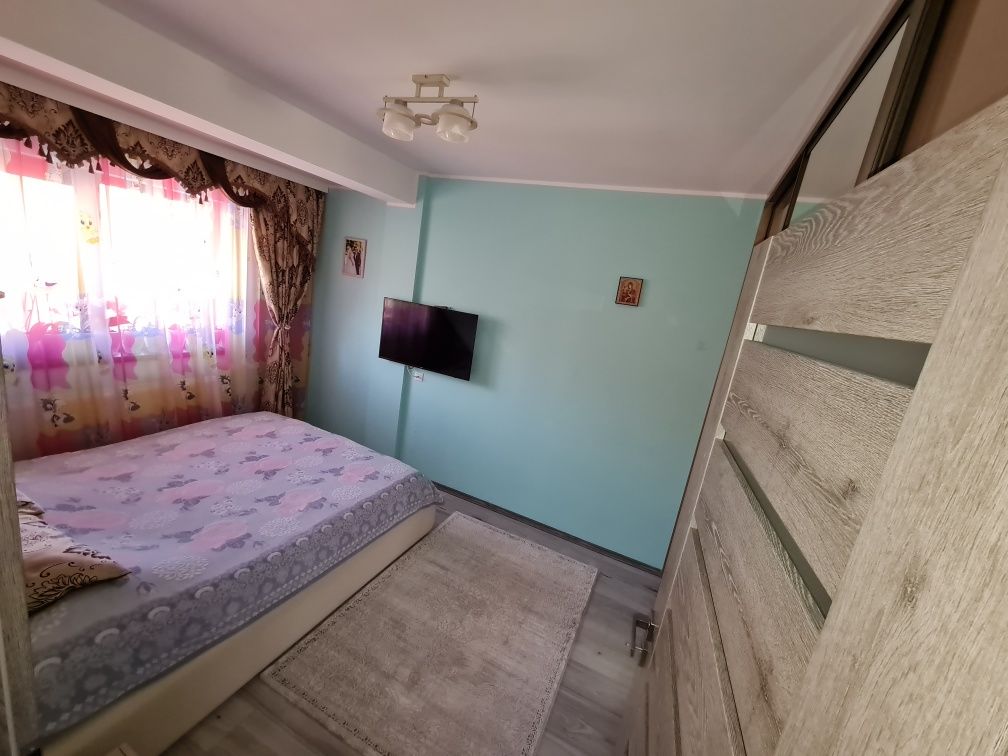 Vând apartament 3 camere mobilat și utilat în Floresti