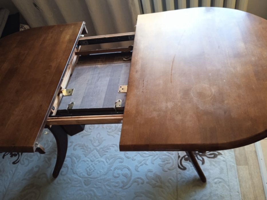 Стол раздвижной.