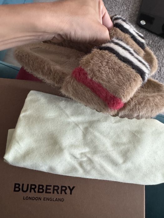 Уникални чехли burberry