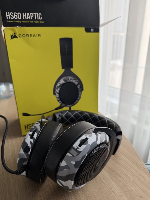 Геймърски слушалки Corsair HS60 Haptic