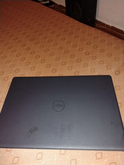 Laptop dell i3 ,8 GB ddr4,256 GB ssd placa intel uhd