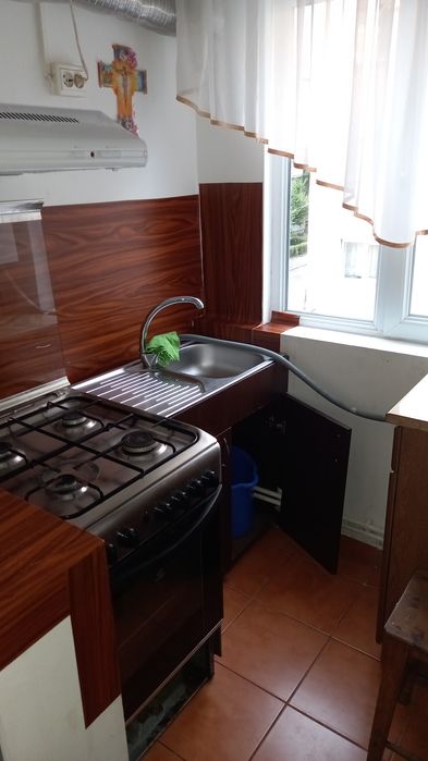 Închiriez garsoniera