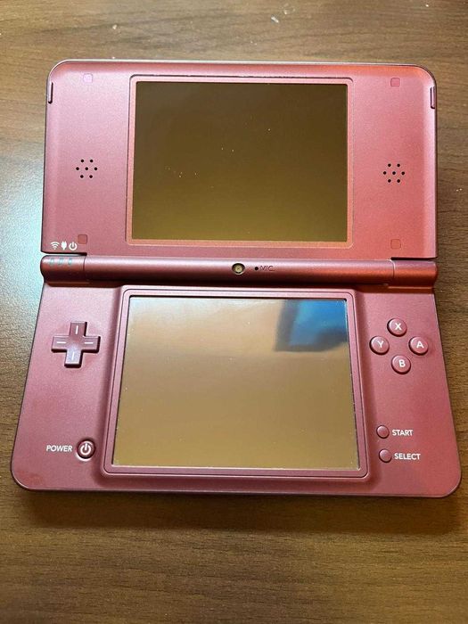 Nintendo DSi XL modat