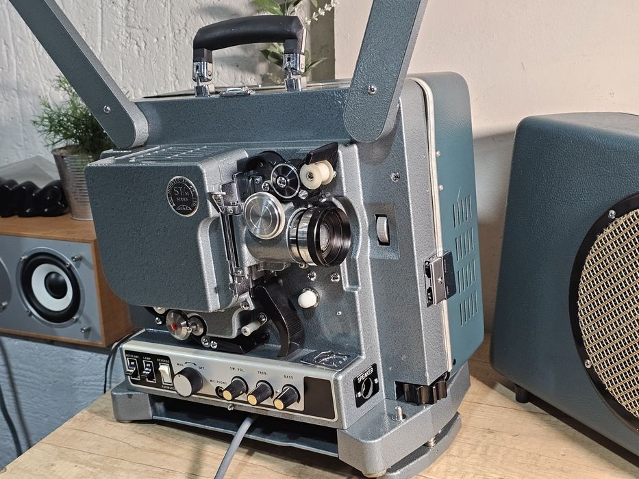 Proiector retro EIKI ST-2H de 16 mm ,sunet ,boxa, de colectie