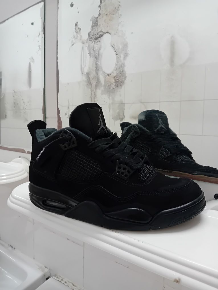 Jordan 4 black cat