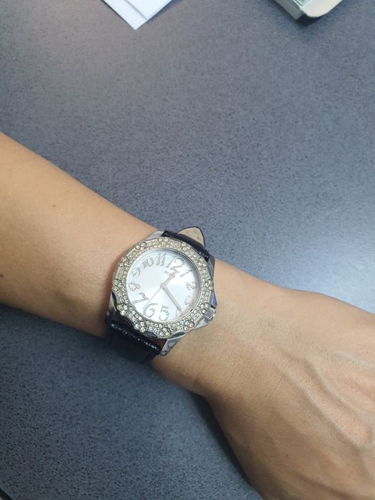 Ceas dama Guess cu strasuri