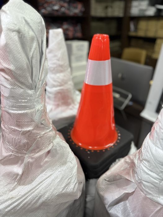 конус дорожние 45 см прозводства китай количесвав  есть