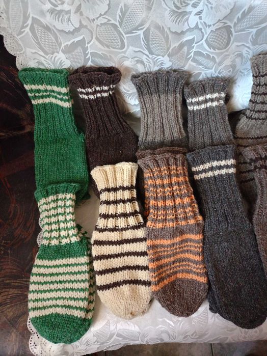 Ръчно плетени вълнени чорапи