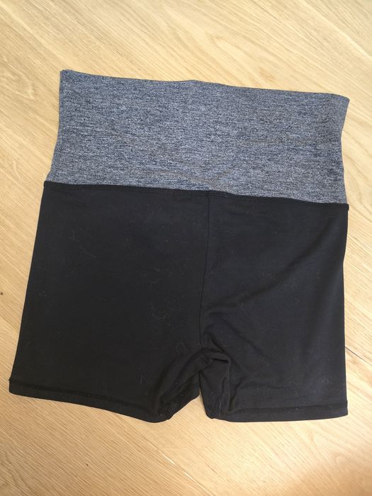 Къси гащи от H&M спортни
