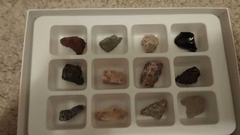 Set de roci pentru explorare cu 12 roci