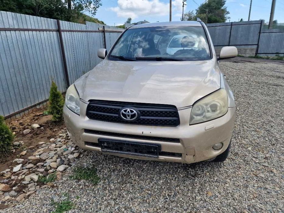 Dezmembrez  auto Toyota Rav 4 2.2 diesel 100 KW 136 CP an 2007 2008