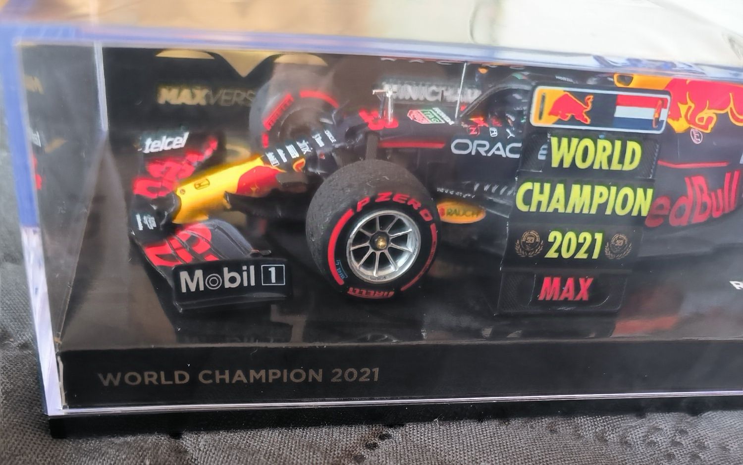 Red bull RB16B Abu Dhabi M.Verstappen World champion 2021 F1 minichamp