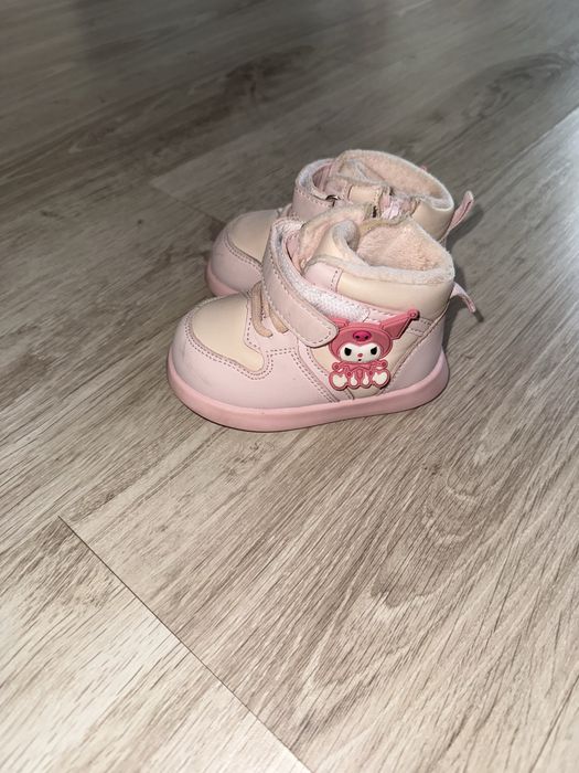 Продам детскую обувь