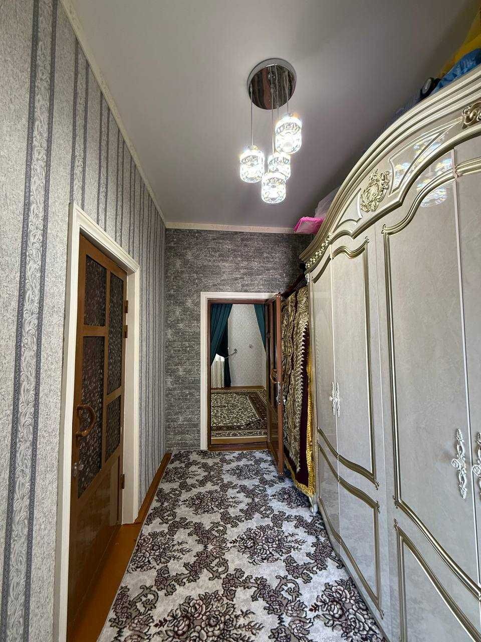 Tayyor 3.8 sotiqli hovli sotiladi.