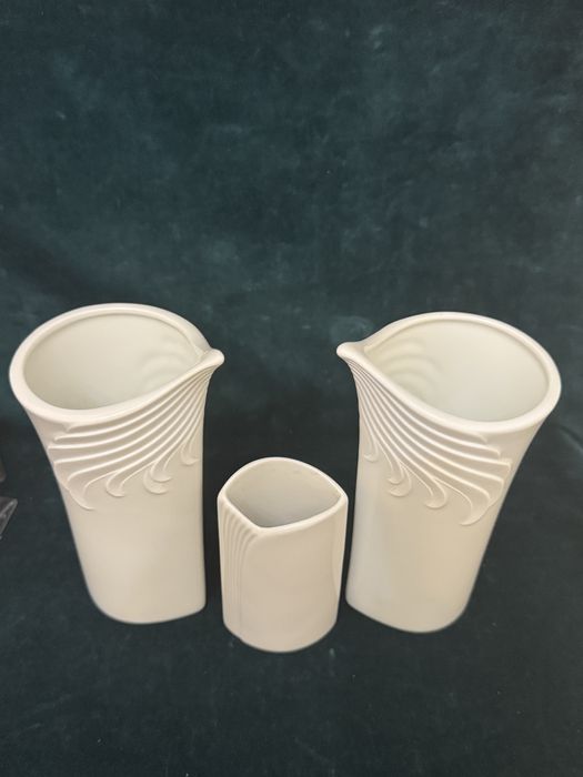 Lot 3 vaze Ak Kaiser Germany. Portelan fin biscuite.