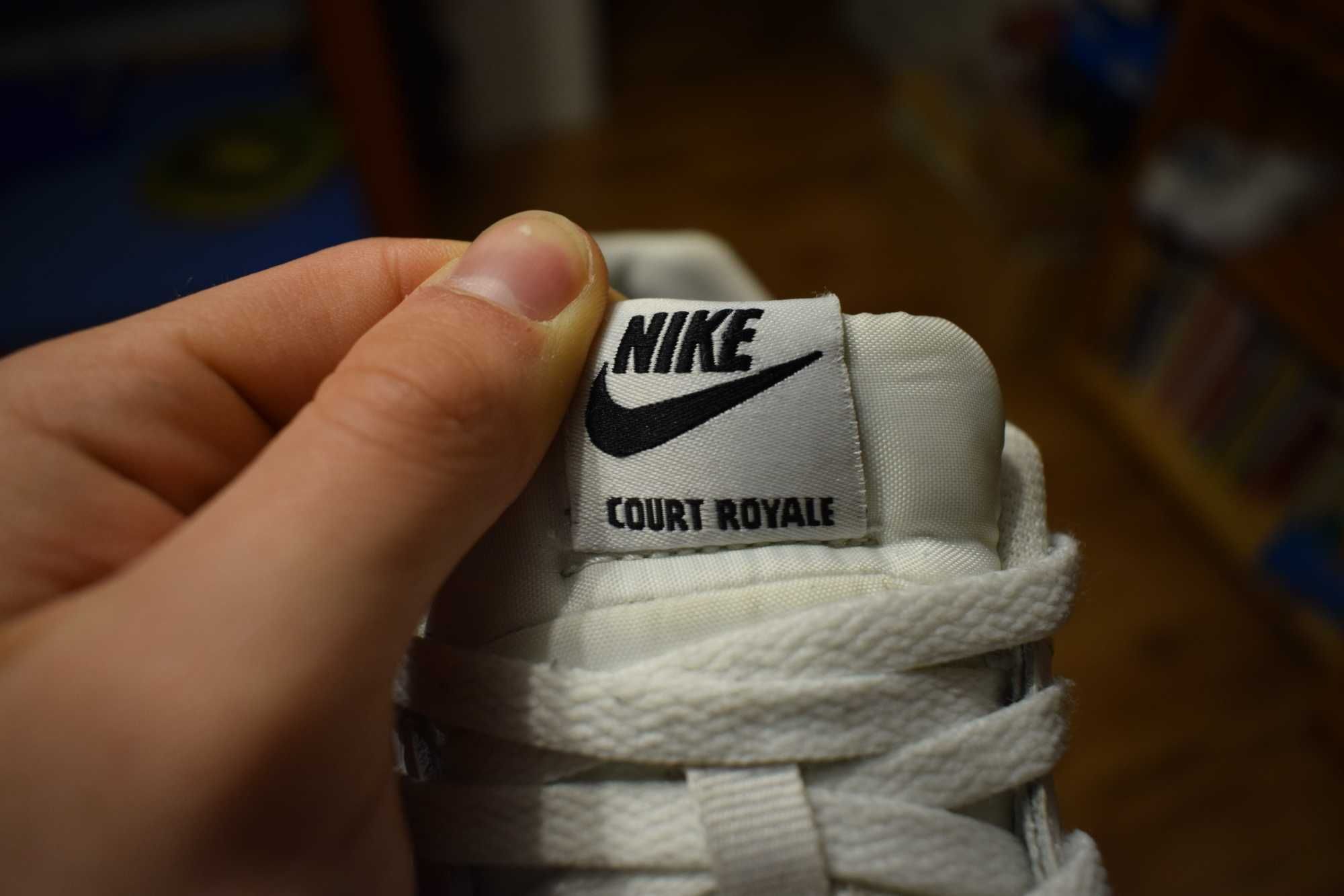 NIKE Court Royale