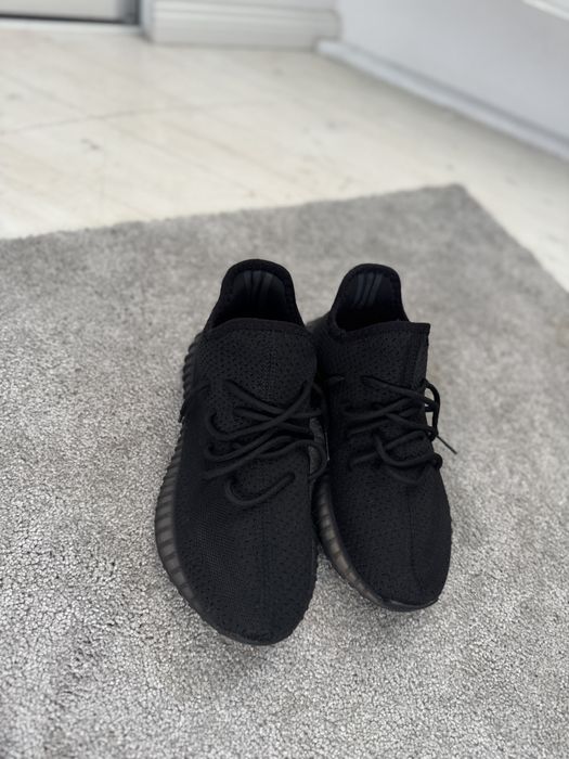 Vand yezzy negri noi marimea 42 negri