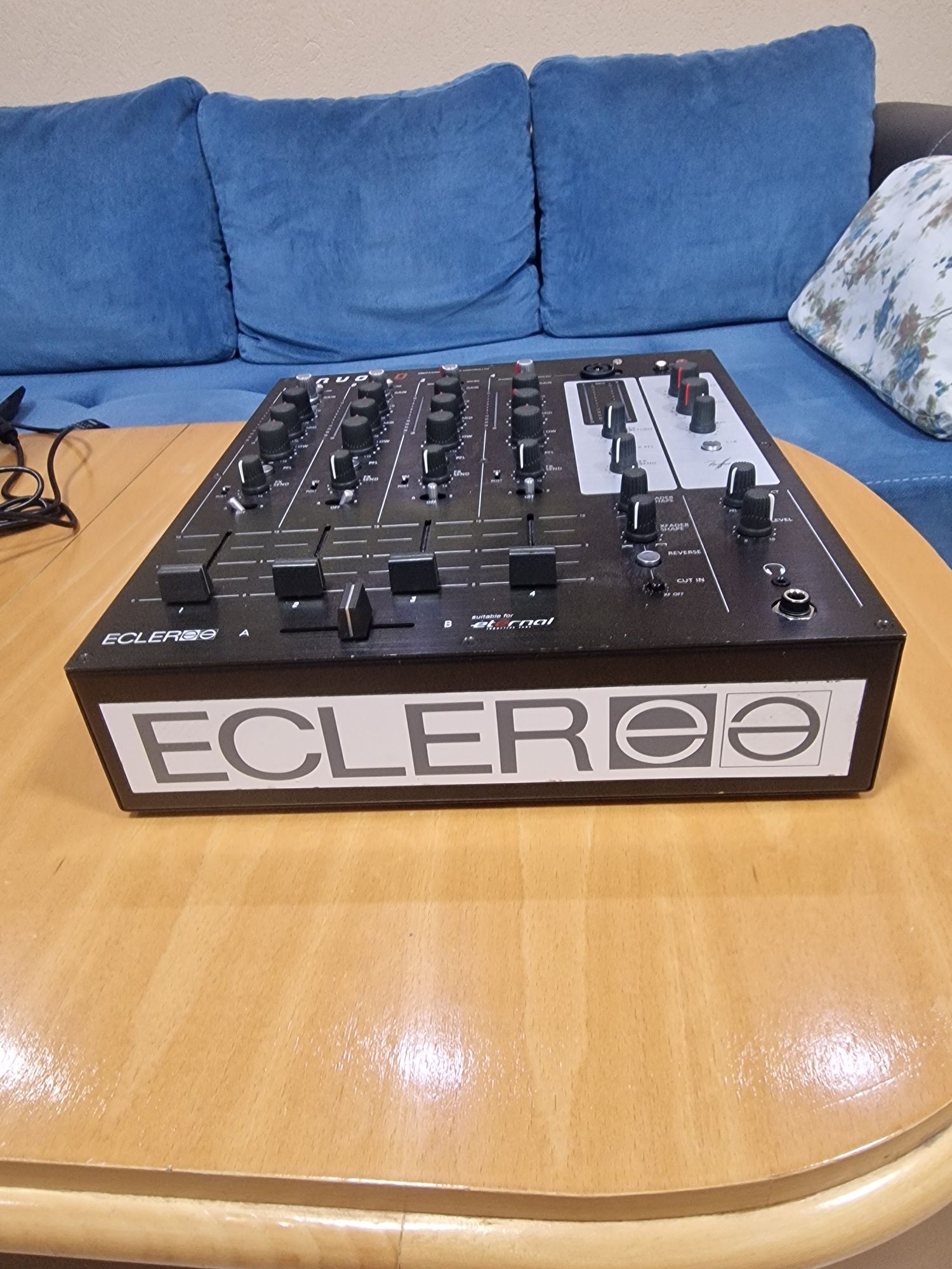 Продавам DJ  миксер  ECLER NUO 4.0.