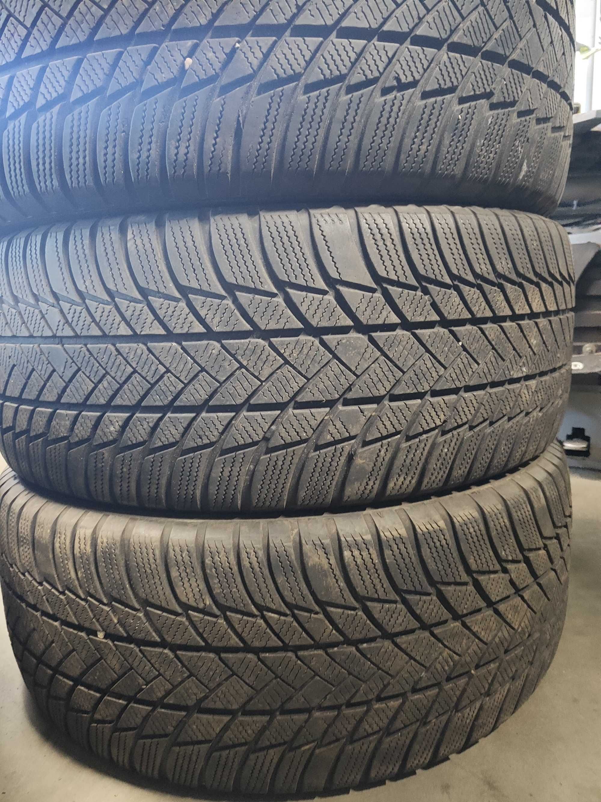 4бр.зимни гуми 235/50/19 Bridgestone