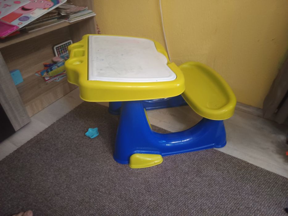 Детски чин бюро за игра