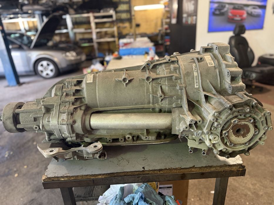 Продавам двигател и автоматична скоростна кутия за AUDI S8 PLUS