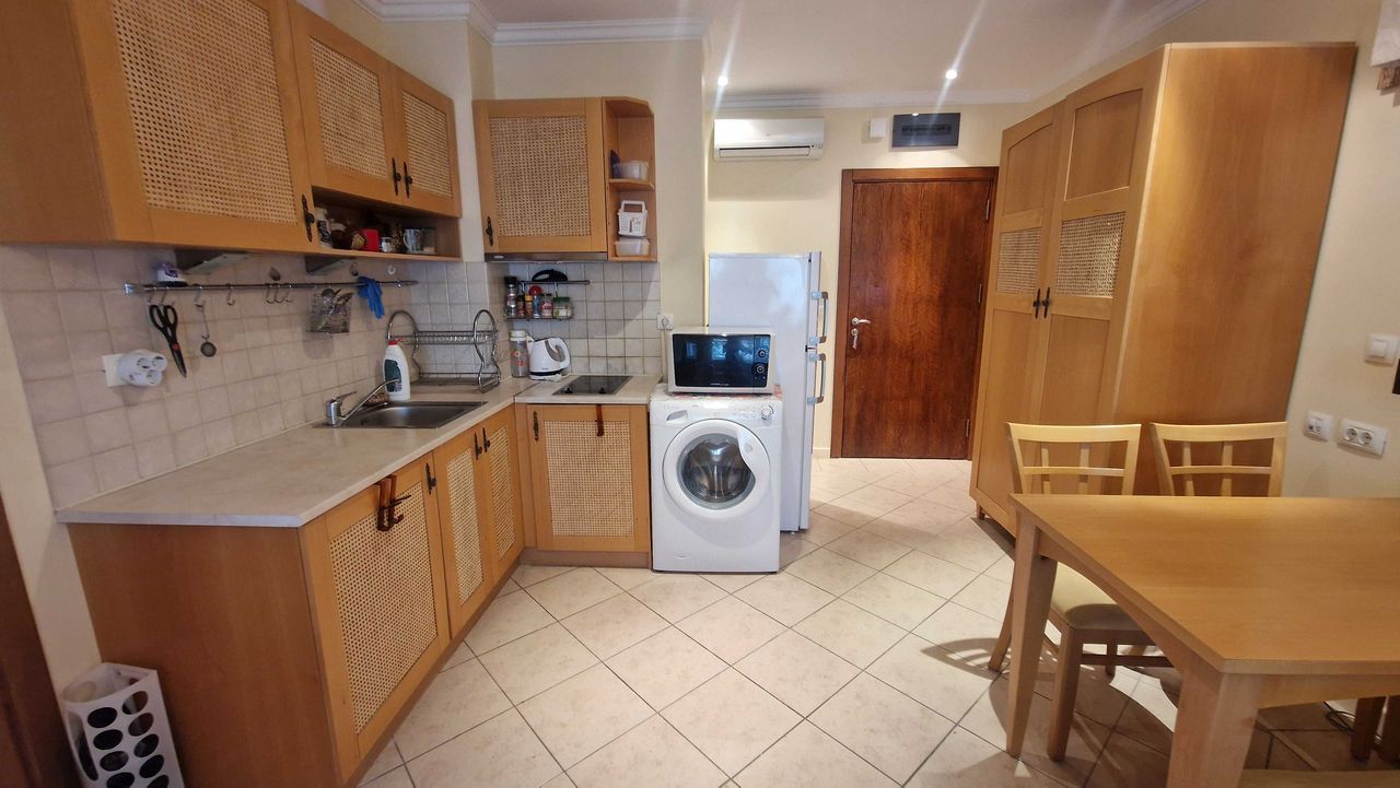 Продава се Тристаен апартамент в Созопол - 94 кв.м за 1437 €/кв.м - Снимка #2