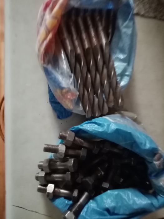 Болт с гайкой, сверла